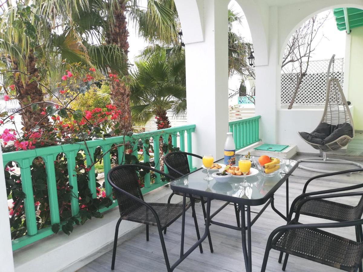 Kamari Beach Houses With Balcony And Garden Exterior foto
