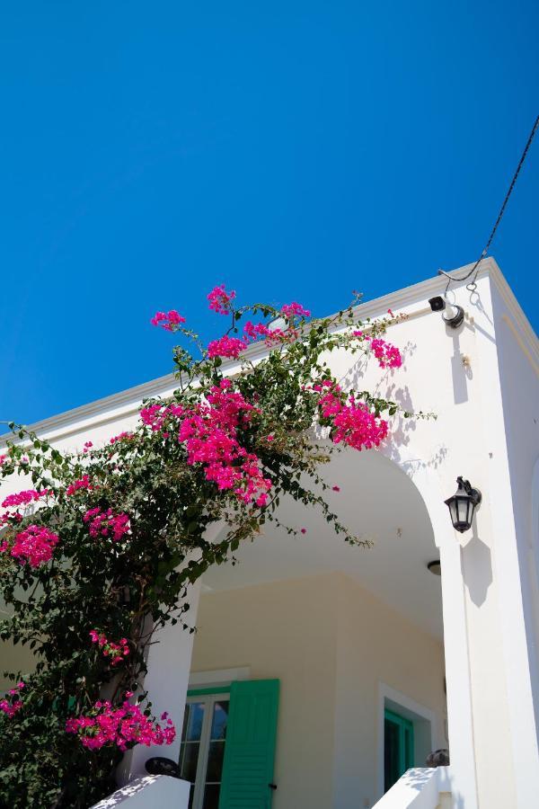 Kamari Beach Houses With Balcony And Garden Exterior foto